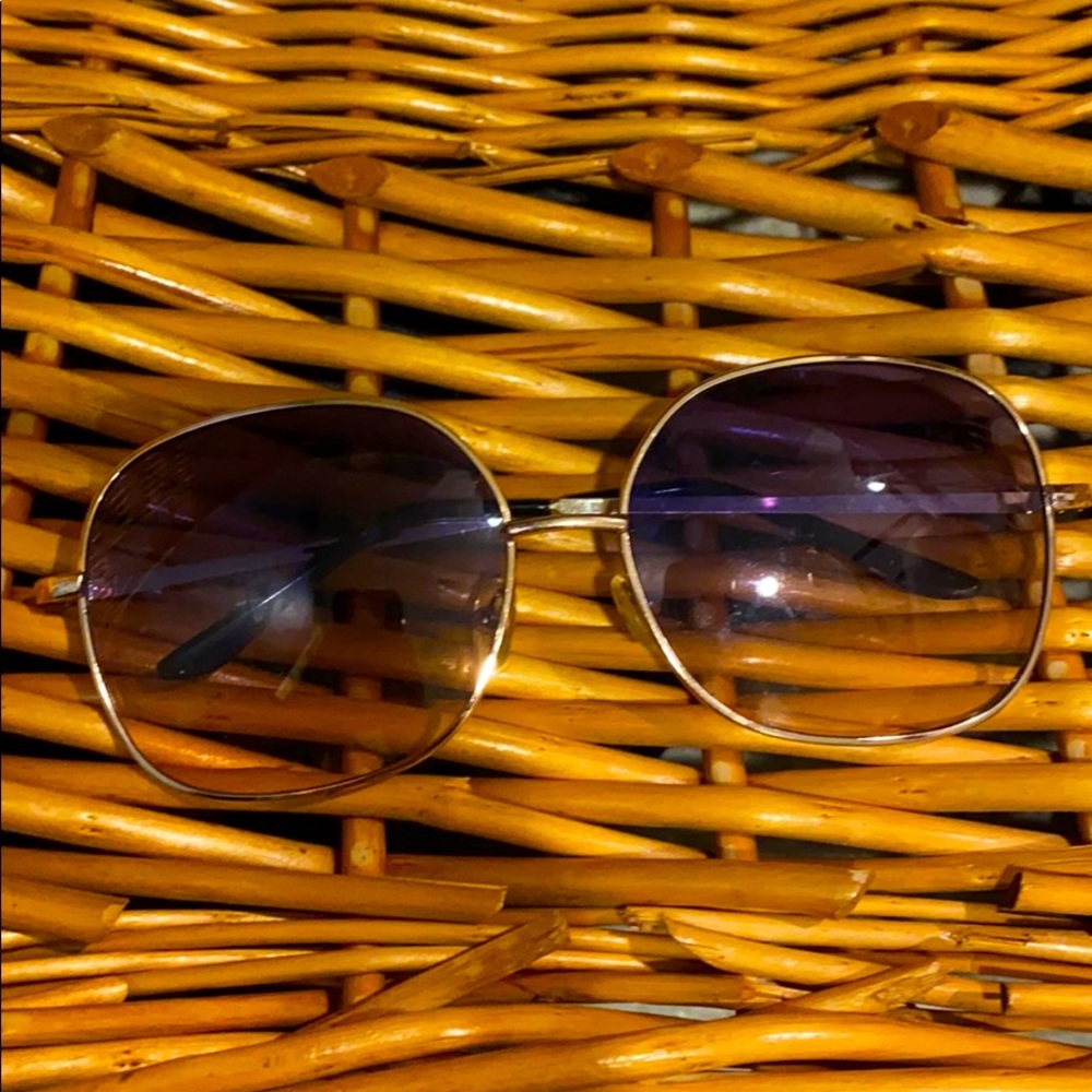 🕶 oversized sunglasses